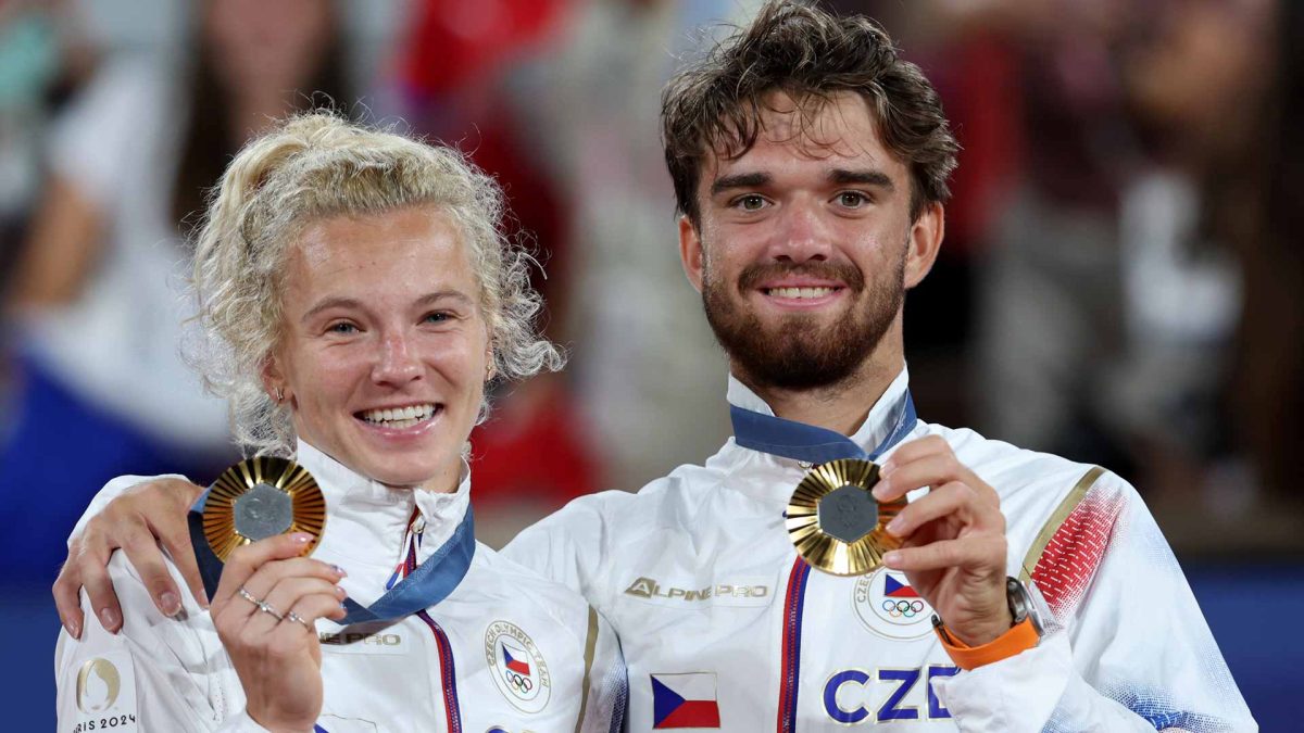 Katerina Siniakova and Tomas Machac celebrate their mixed doubles gold medal win in Paris.